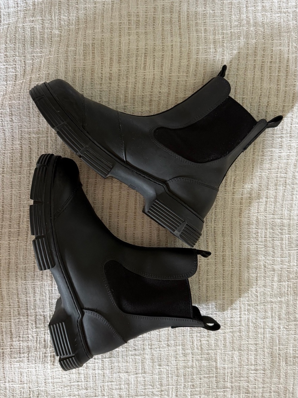 Ganni Black Rubber
Chelsea City Boots
European 41